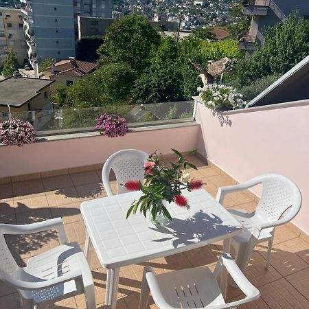 Flower Terrace Apartment Gjirokastër Exteriör bild