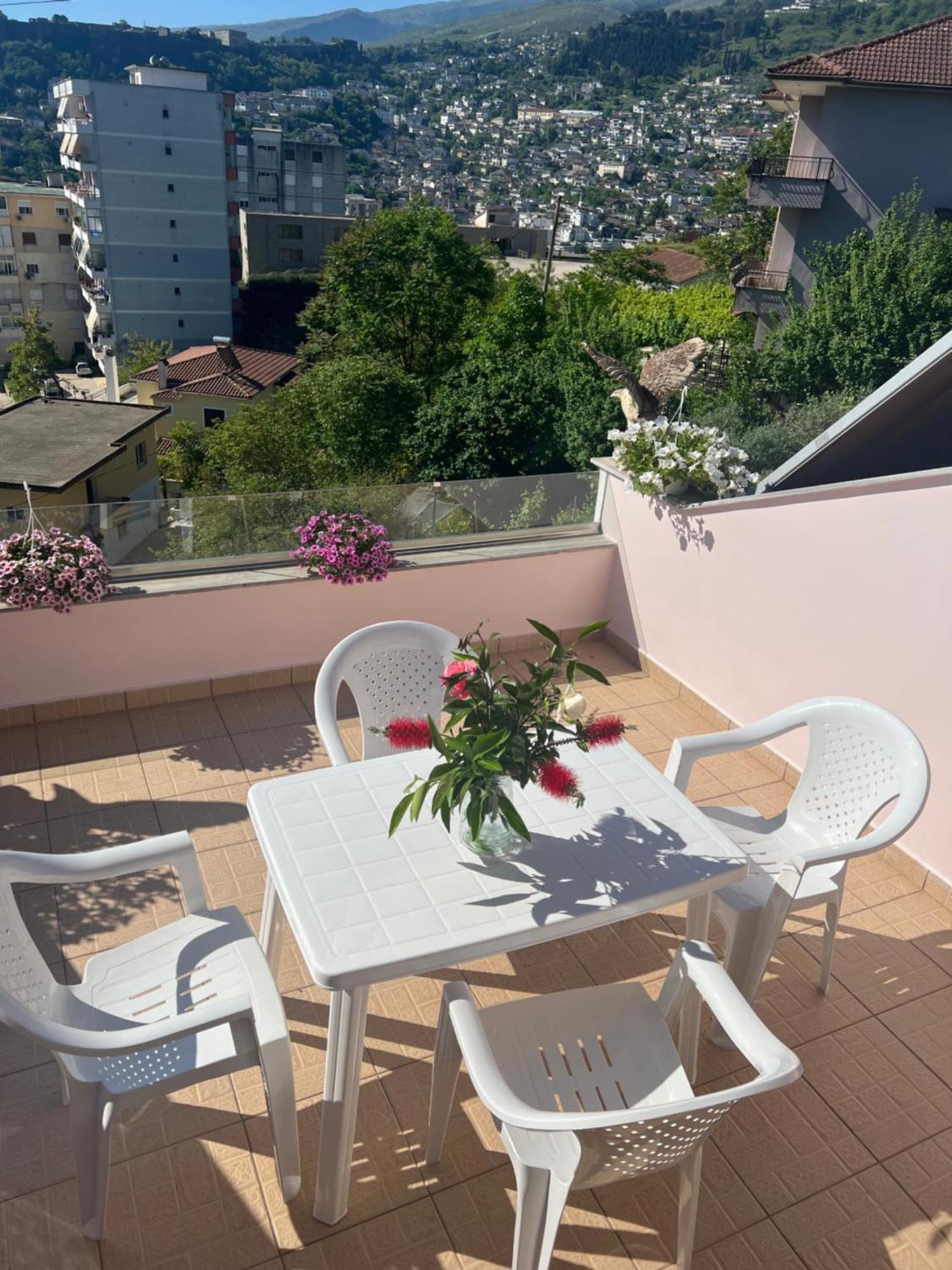 Flower Terrace Apartment Gjirokastër Exteriör bild