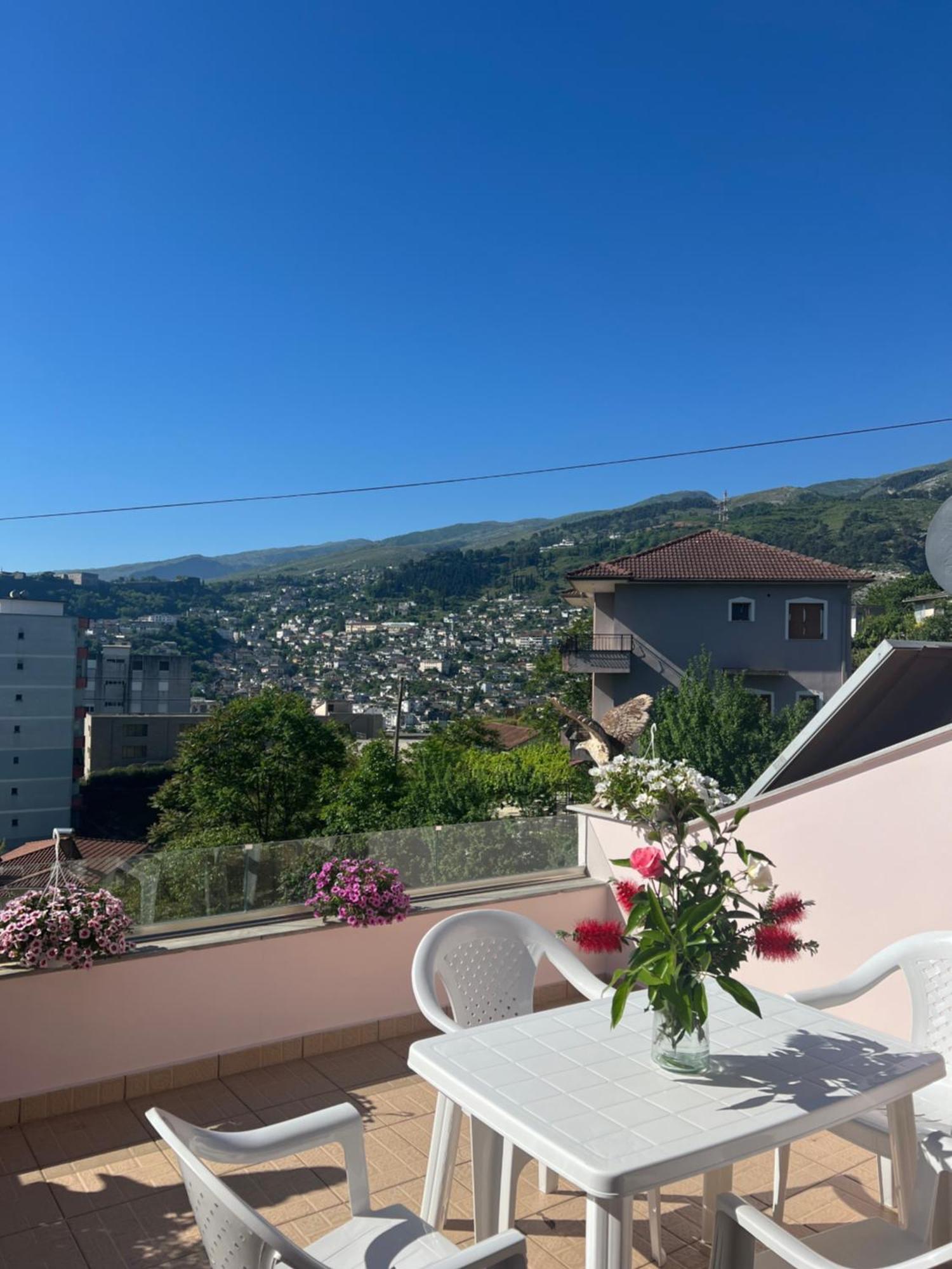 Flower Terrace Apartment Gjirokastër Exteriör bild