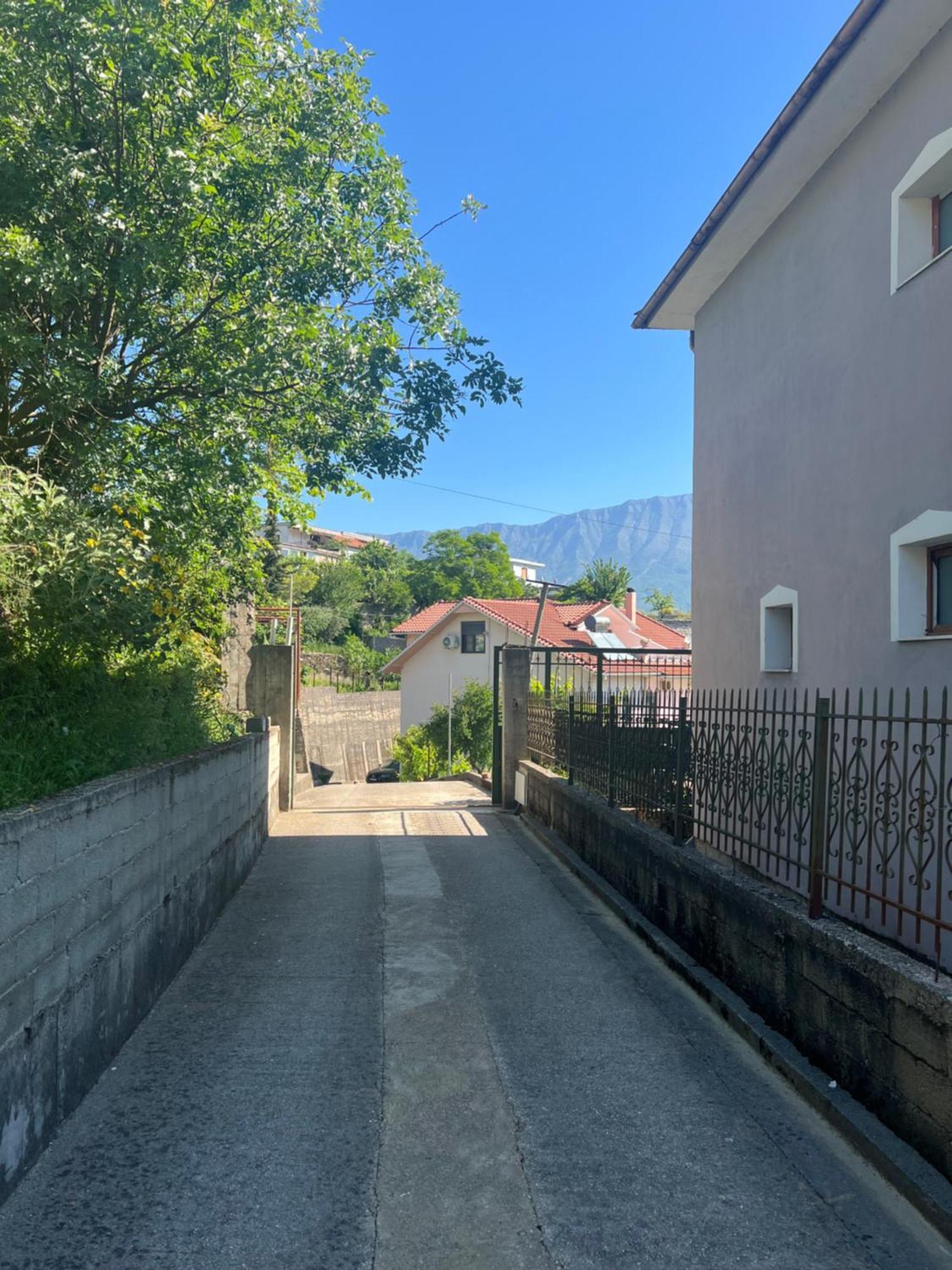 Flower Terrace Apartment Gjirokastër Exteriör bild